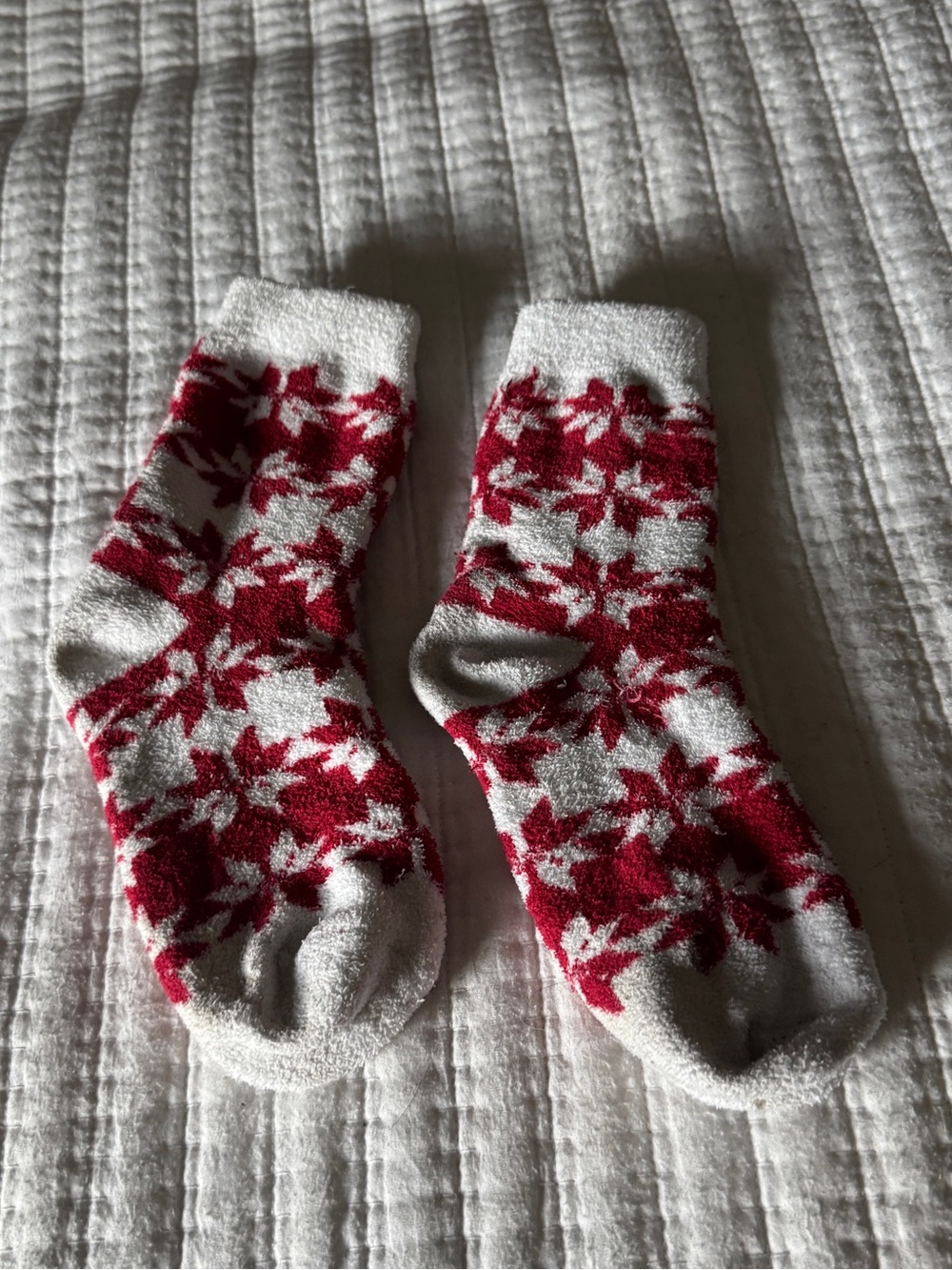 Red White Snowflake Fuzzy Slipper Socks Fair Isle Winter Holiday Cozy Lounge